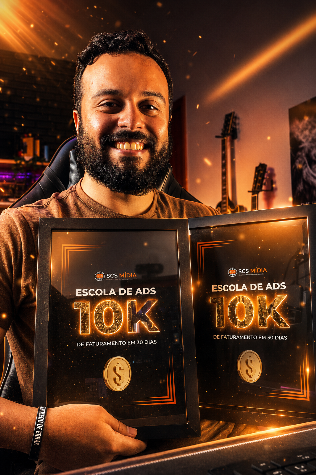 Placas de premiação da Escola de Ads para alunos que atingem 10K em 30 dias
